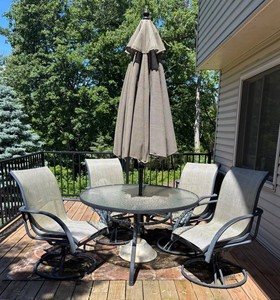 BY - Awesome Patio Dining Set including Glass Top Table, 4 Chairs & Umbrella