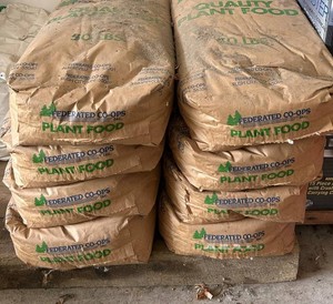 G - Plant Food - Federated Co-ops 50 Lb Bags (Lot of 8)