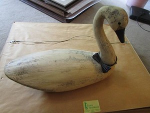 Carved wooden goose decoy, 22L x 1...