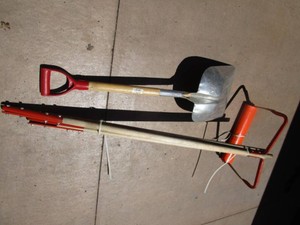 Snow shovel, roof cleaning slide...