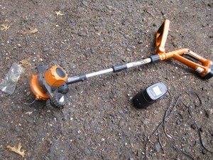 Worx trimmer two batteries, charger...