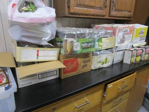 Canning jars - approx 5 dozen quar...