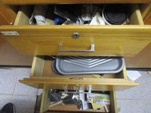 Painting 3 drawers with brushes, p...