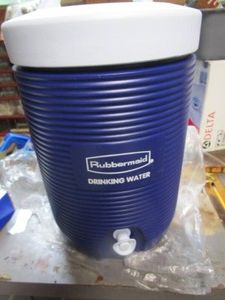 Rubbermaid jug, appears new 2 gallo...