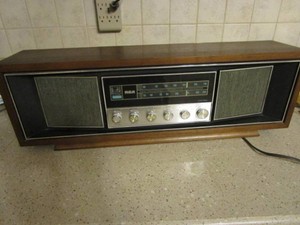 RCA vintage radio FMAM stereo, bui...