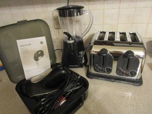 Appliances GE hand mixer & four sl...