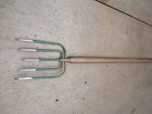 Dark house fishing spear, 5 tine wi...