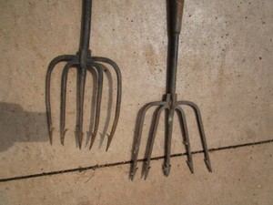 Dark house fishing spears, 5 tine w...