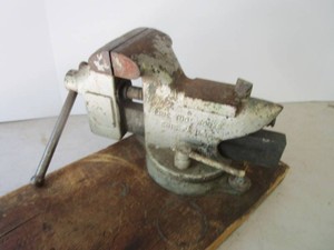 Superior bench vise, No 44 with swi...