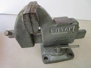 Wilton bench vise, swivel base 4 j...