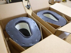 NEW 2 Fleetguard Air  Filters