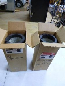 NEW 2 Fleetguard Air Filters