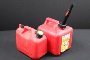 Midwest Can Gas Cans Mixed Lot 1.25 & 2 Gallon