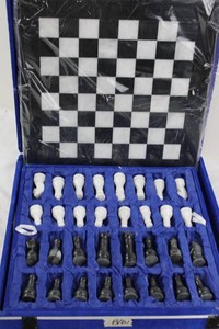 Wood Chess Set in Presentation Case (32 Pieces)