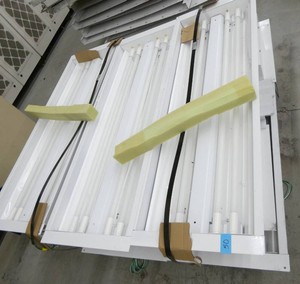 Pallet of 12 light fixtures