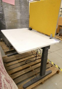 29x46 electric table with privacy screen