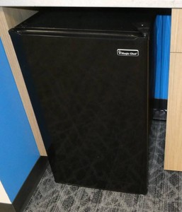 Magic Chef dorm refrigerator - works