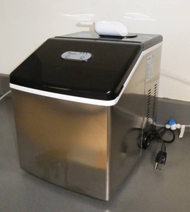Ice cube maker - works