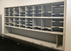 Large mail sorting station