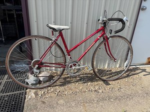 Vintage Womens Schwinn Sprint road bike features a step-through frame design and drop handlebars.
