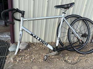 2007 Raleigh Grand Prix road bike featuring a silver and black aluminum frame and an EC70 carbon fork