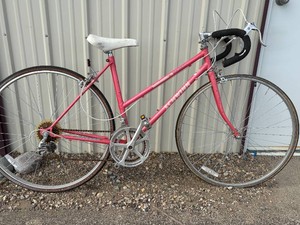 Vintage Womens Schwinn Caliente road bike in a vibrant pink finish