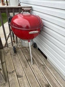 Full Size Excellent Condition Red Weber Charcoal Grill
