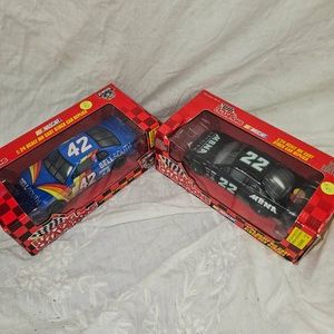 2-Racing Champions 124 2 Car Nascar