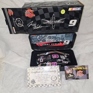 124 Authentics Deluxe Detailed Stock Car