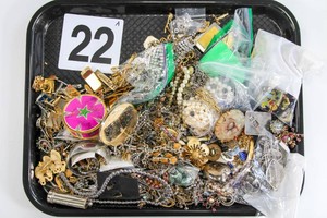 Lot of Miscellaneous Costume Jewelry