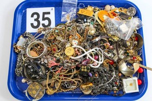 Lot of Miscellaneous Costume Jewelry