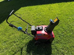 Snow Blower - Toro Power Clear 721 QZE Model 38756