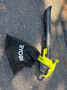 Leaf Mulcher - Ryobi RY40405VNM 40V Vac Attack