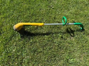 Electric String Trimmer - Weed Eater Twist N Edge TE12