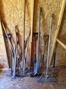 Garden Tools Mixed Lot Shovels, Rakes, Hoes & Picks