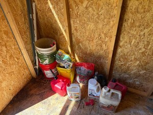 Lawn & Garden Chemicals Mixed Lot - SafeStep, Ortho, Spectracide & Scotts - content quantities unverified