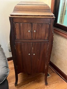 Antique Victrola Victor Talking Machine Cabinet - untested