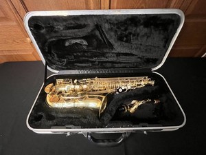 Alto Saxophone in Hard Case With Mouthpiece & Neck