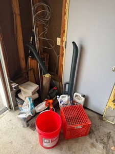 LawnYard Supplies Mixed Lot - Roundup, Spectracide & Ice Melt - content quantities unverified