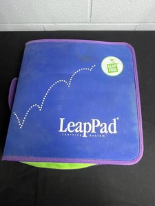 Vintage LeapFrog LeapPad Learning System Case With Books & Cartridges - untested