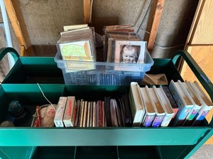 Audio Books, Cds & Cassette Tapes Mixed Lot -  contents unverified