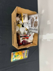 Light Bulbs Mixed Lot Feit Electric EcoBulb, RYET LED & Sylvania