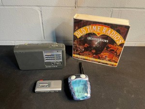Vintage Portable Radios & Old Time Radio Cassettes Mixed Lot