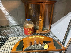 Curio Cabinet & Wooden Welcome Plaque Mixed Lot