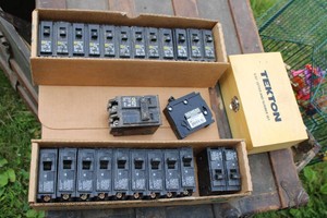 Siemens 15A and 20A Circuit Breaker...