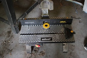Ryobi router on a Wolfcraft stand...