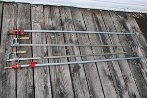 4 Adjustable clamps...