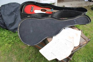 Airline acoustic guitar with music ...
