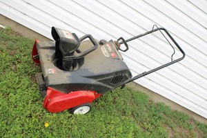 MTD single stage gas powered snowbl...