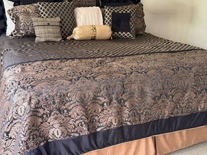 King Bedding Set Black & Gold Damask Comforter With Pillows